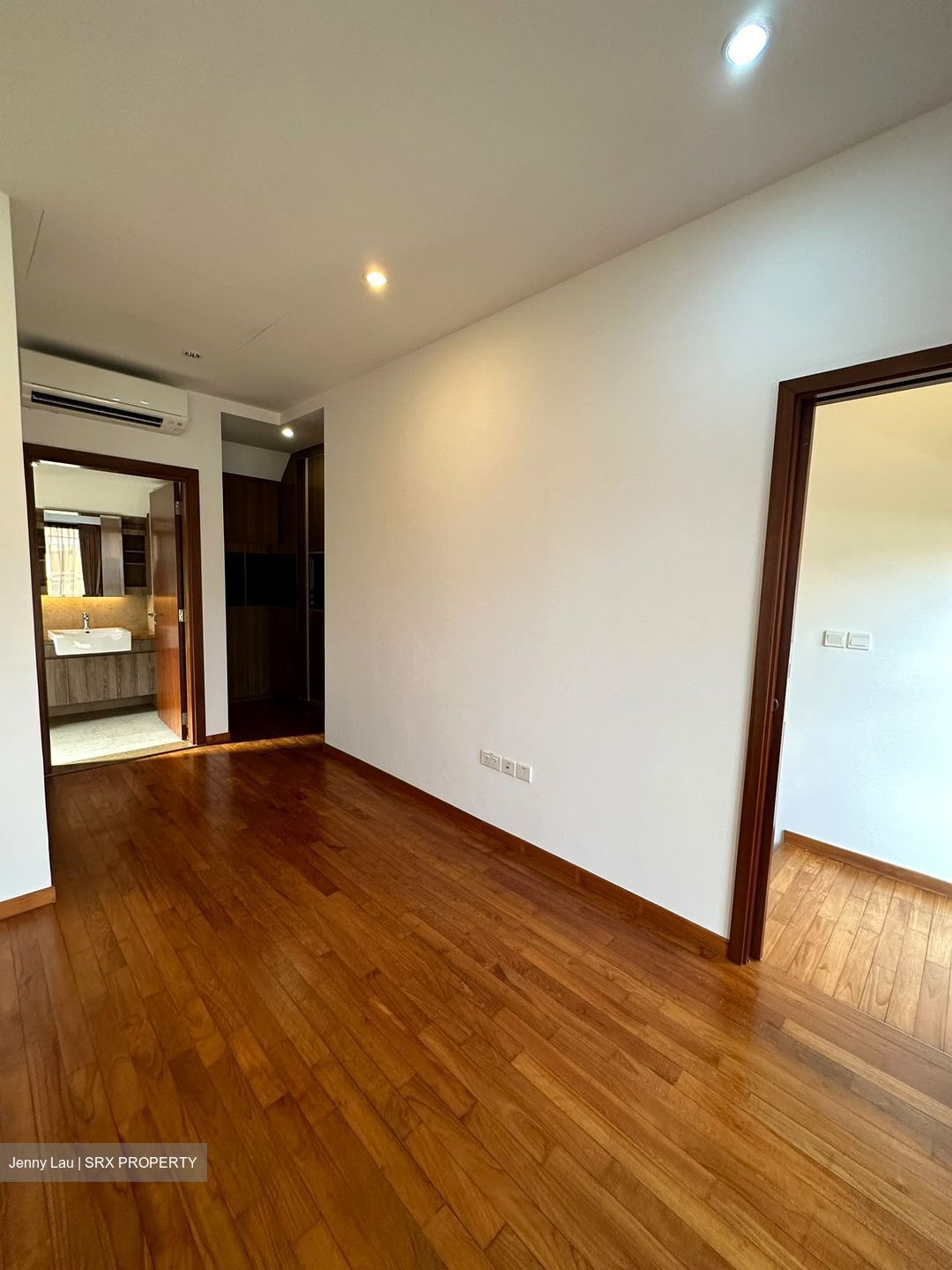 Holland Link (D10), Terrace #583549161